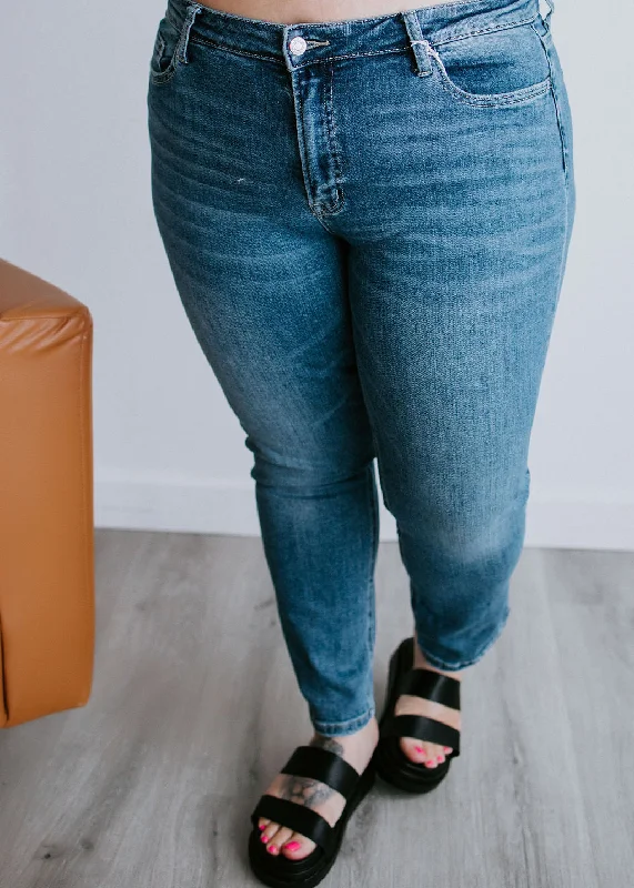 Curvy Lia Straight Jean