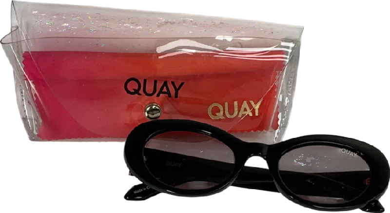 QUAY Show Up Round Sunglasses In Case