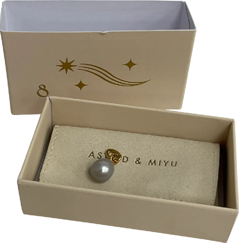 Astrid & Miyu Gold Grey Pearl Talisman Charm In Gold One Size