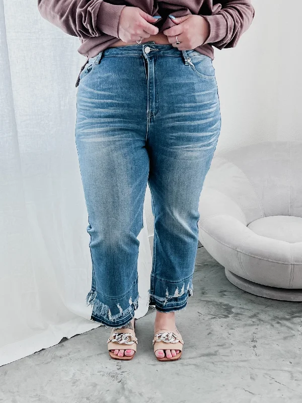 Curvy Prim Straight Jeans